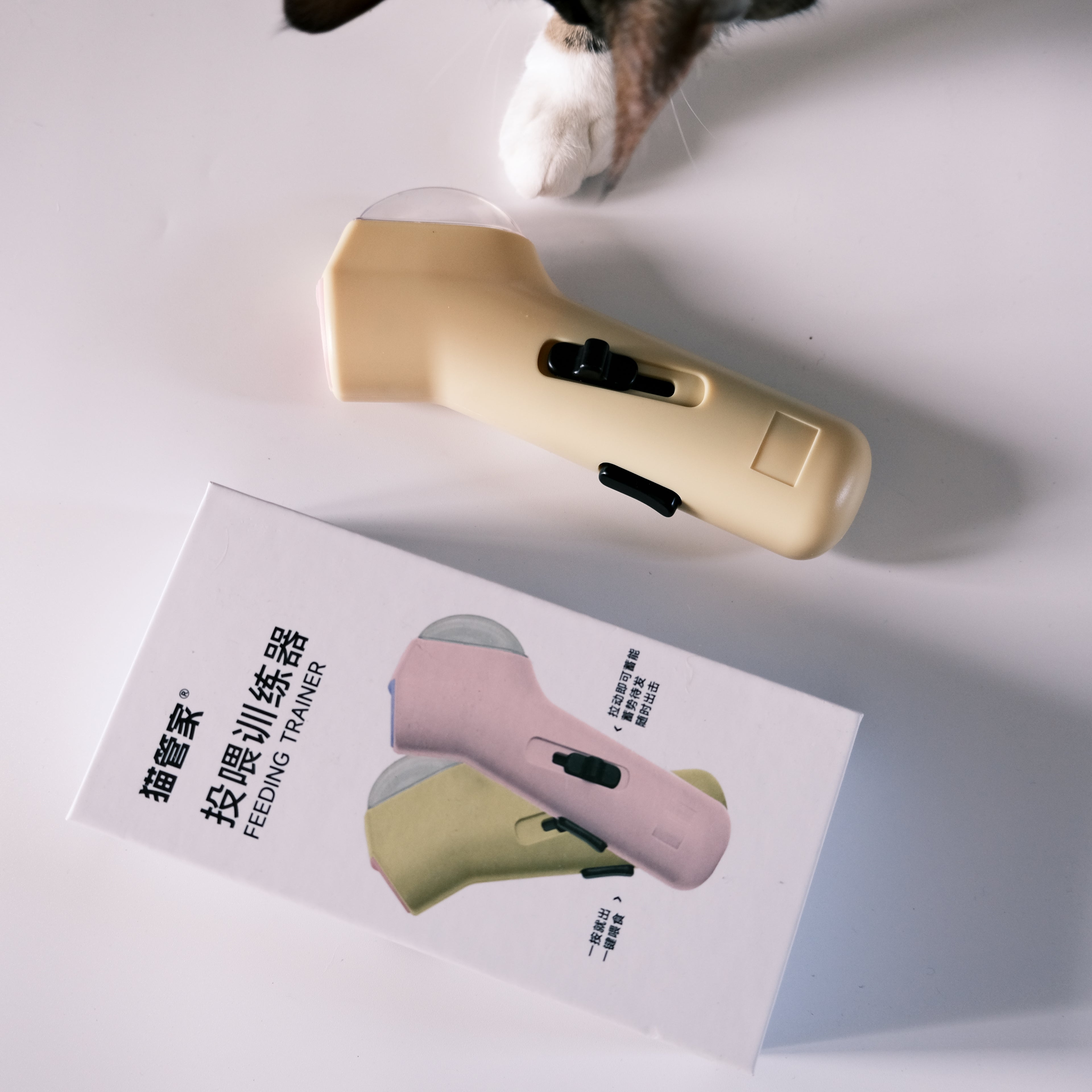 Leckerli-Werfer – Interaktives Training für Katzen & Hunde